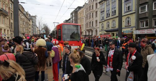 KarnevalsTicket erhältlich: So fahren die öffentlichen Verkehrsmittel an Karneval 2023 in Köln