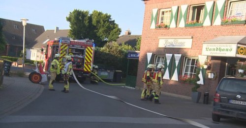 Küchenbrand im Xantener Landhaus: Gaststätte wegen Feuer evakuiert