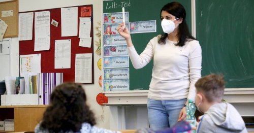 Pandemie an Grundschulen: Erneute Wartezeiten bei den Lolli-Tests verärgern Düsseldorfer Eltern