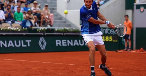 French Open: Medwedew ohne Satzverlust ins Achtelfinale - Swiatek feiert 31. Sieg in Serie
