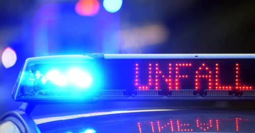 Vor dem Kreuz Duisburg-Nord: Drei Menschen bei Unfall auf der A42 verletzt