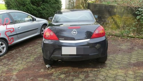 Ärger in Wermelskirchen: Auto blockiert Kundenparkplatz – Eigentümer hilflos