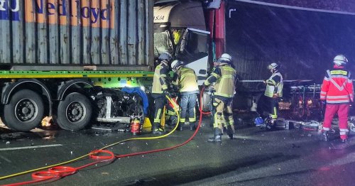 Vier Fahrzeuge beteiligt: Schwerer Unfall auf A1 bei Dortmund - fünf Verletzte