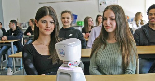 Anne-Frank-Gesamtschule: Dank Avatar ist krankes Mädchen im Unterricht dabei