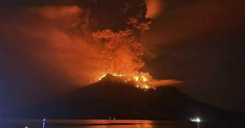 Tsunami-Warnung in Indonesien: Vulkan droht nach Ausbruch ins Meer zu stürzen