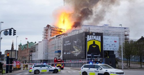 „Unser Notre-Dame-Moment“: Feuer in historischer Börse in Kopenhagen – Spitze der abgestürzten Turmspitze überreicht