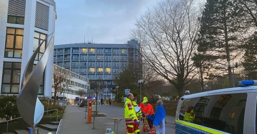 Straßensperrungen in Aachen: 65-Jährige hat sich in Krankenhaus verschanzt