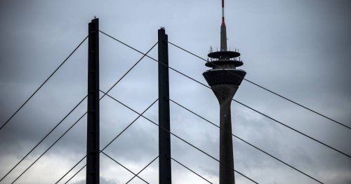 Einsatz in Düsseldorf: Rauch löst Feuerwehreinsatz im Rheinturm aus