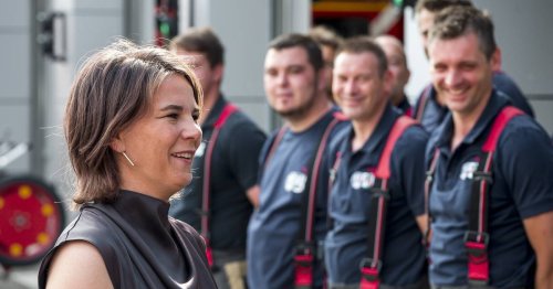 Mit Außenministerin Annalena Baerbock auf Sommerreise: Im Bus auf Deutschland-Inspektion