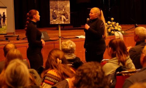 Gedenkstunde: Beuys-Gesamtschule gedenkt der NS-Opfer