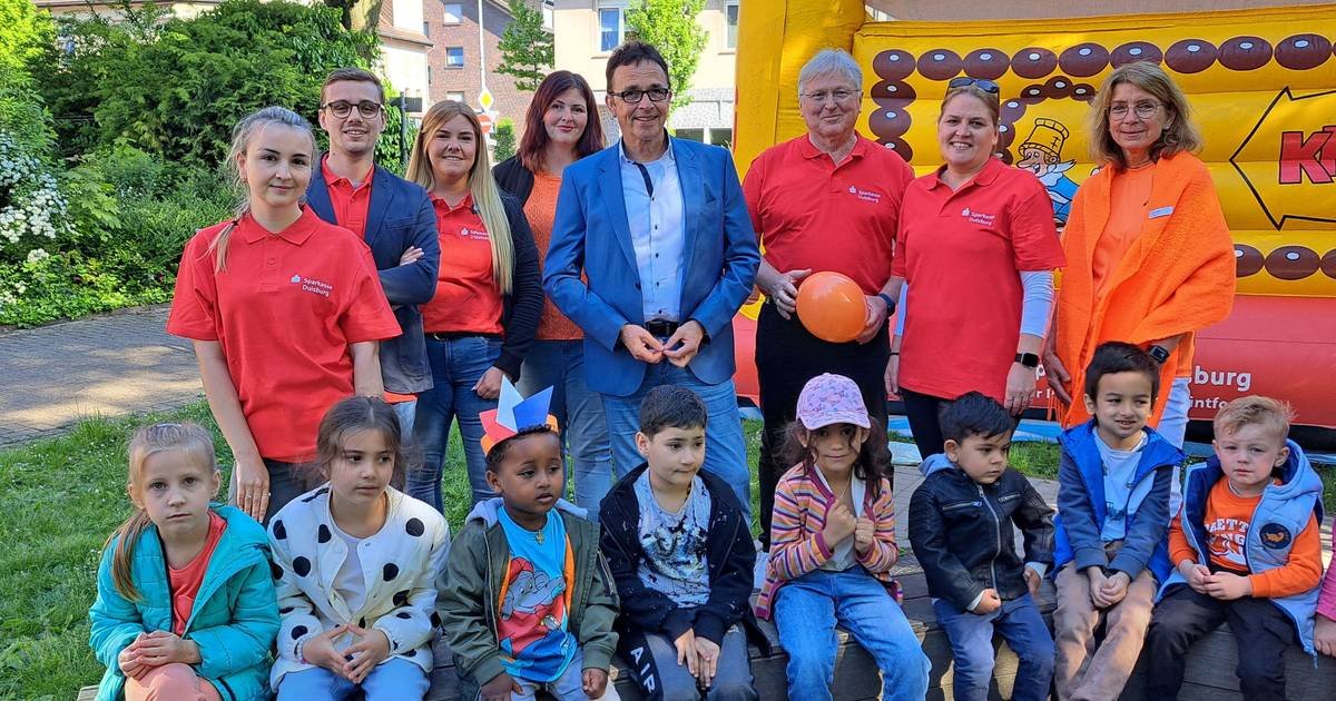 Sozialer Tag in Kamp-Lintfort: Sparkassen-Mitarbeiter engagieren sich für die Kita