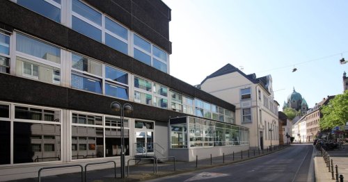 Am Gymnasium Marienberg in Neuss: „Das geht zu weit“ – ganzer Abiturjahrgang wegen Prostituierten-Kostümen nach Hause geschickt