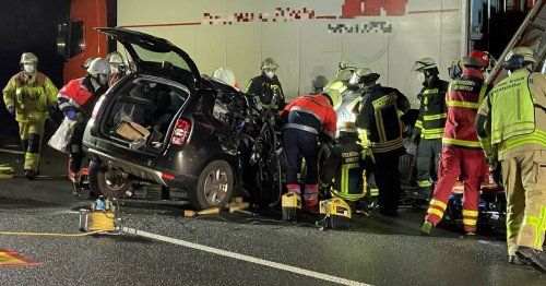 Auto fährt auf Lkw auf: 24-Jähriger stirbt bei Verkehrsunfall auf A57 bei Krefeld