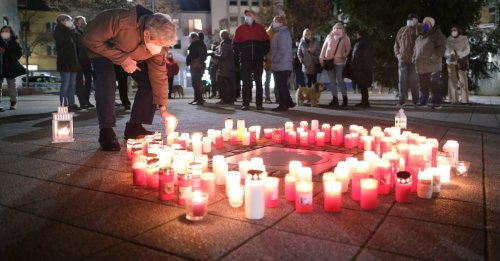 Heiligenhaus: Schweigeminute auf dem Rathausplatz