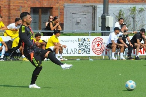 „Schwer zu realisieren“: Im Stil eines Stürmers – Türkiyemspors Torhüter Akkas trifft spät zum Ausgleich