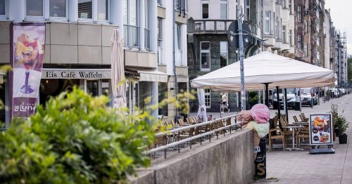 Ärger über Wucher-Preise: Café am Düsseldorfer Rheinufer verlangt 23,90 Euro für Eisbecher