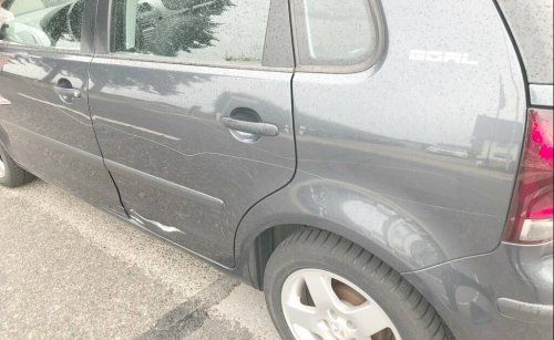 Vandalismus in Grevenbroich: Unbekannte Person zerkratzt vier Autos
