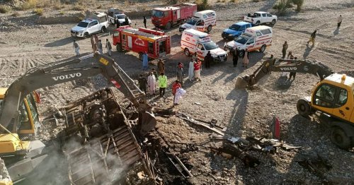 Zusammenstoß mit Laster: 17 Tote bei Busunglück in Pakistan
