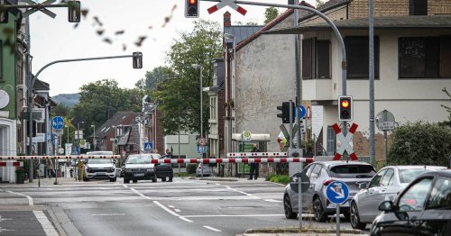 Bahnübergänge in Grevenbroich: Kabel gekappt – Schranken stundenlang zu