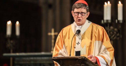 Gedenkmesse im Kölner Dom: Kardinal Woelki erinnert vor Gottesdienstbesuchern an Papst Franziskus