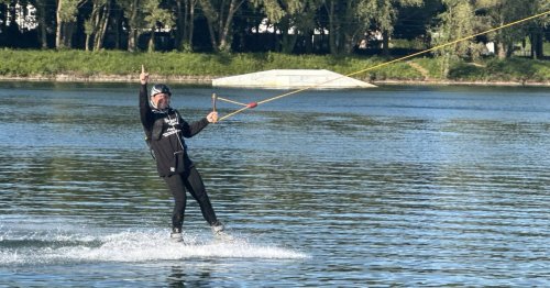 Mehr als elf Stunden auf dem Wasser: Wakeboarder stellt auf Xantener Südsee neuen Weltrekord auf
