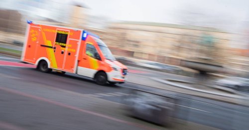 Brand in Krefeld: Verletzte Person bei Feuer in Küche