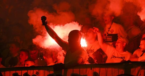 Kurz vor dem Ende: Dynamo-Fans werfen Bengalos aufs Spielfeld und sorgen für Eklat