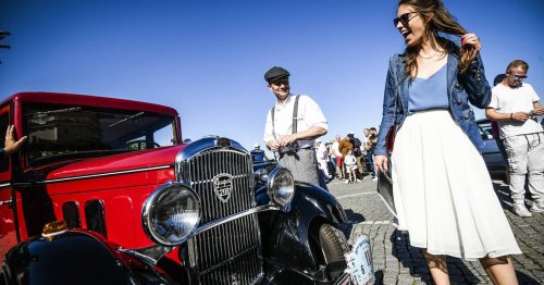 Frankreichfest am Rhein: Oldtimer-Parade bei der Tour de Düsseldorf