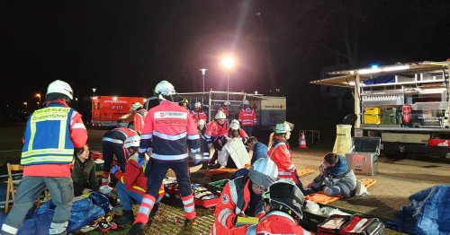 Großübung zur Zusammenarbeit: Feuerwehr trainiert Massenanfall von Verletzten