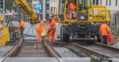 Ersatzbusse sind bis Montagfrüh im Einsatz: Gleisbauarbeiten sorgen für Umleitungen im Düsseldorfer Süden