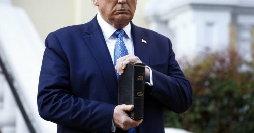 Religion von großer Bedeutung: Trump verkauft eigene Bibel – „Amerika den Glauben zurückgeben“
