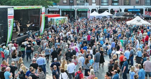 Langenfeld Live: Rund 2000 Besucher auf dem Marktplatz