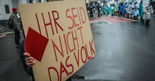 Corona-Demo in Düsseldorf: Der Gegenprotest der Bürgerlichen