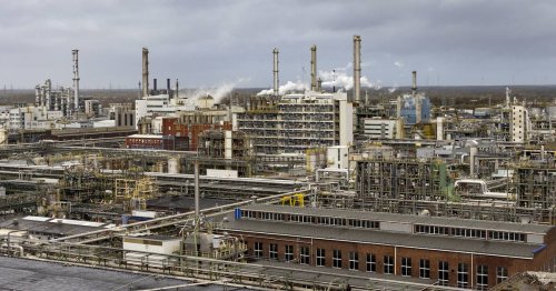 Stellenabbau bei Evonik, Bayer, Covestro und BASF: Die Chemie in der auch hausgemachten Krise