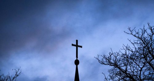 Rassismus-Vorfall in Remscheid: Trauergemeinde lehnt Priester wegen seiner Hautfarbe ab