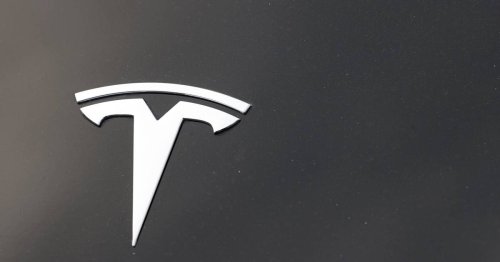 Umstrittener Umgang mit Medien: Tesla mit Negativpreis „Verschlossene Auster“ ausgezeichnet