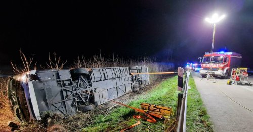 Unfall auf NRW-Autobahn: Vollsperrung auf A44 bei Werl – Reisebus umgestürzt