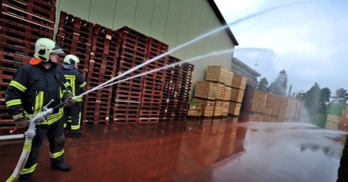 Großübung in Emmerich: Feuerwehren üben bei Kao Chemicals den Ernstfall