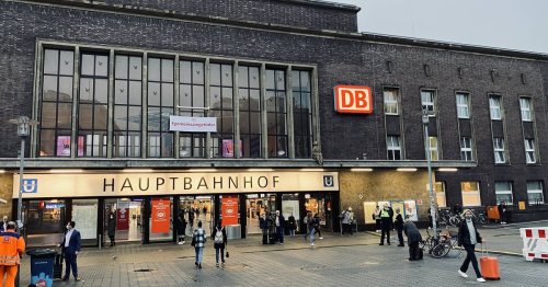 Hauptbahnhof Düsseldorf: Jugendliche prügeln sich - 17-Jährige greift Polizei an