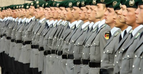 Personalprobleme bei der Bundeswehr: Es muss wieder über die Wehrpflicht diskutiert werden