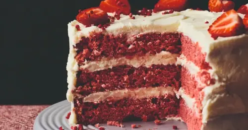 The easiest recipe for delicious Red Velvet Cake in seven easy steps