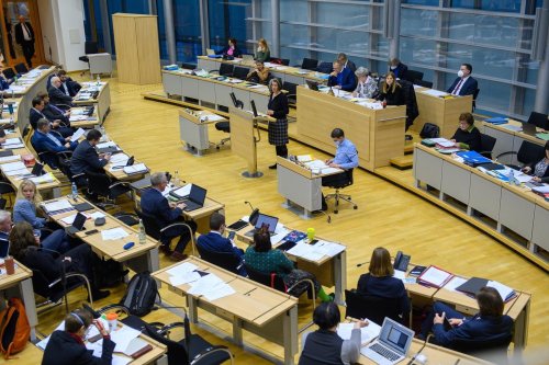 Landtag debattiert über Atomkraft und Strukturwandel