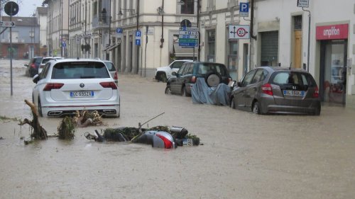 Flut-Alarm in der Toskana – Häuser stehen unter Wasser