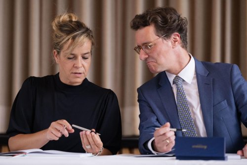 Schwarz-grüner Koalitionsvertrag für NRW ist unterschrieben