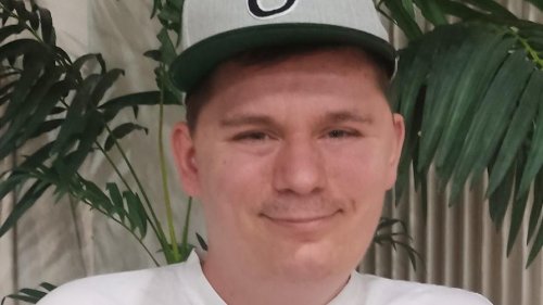 Trotz seltener Erbkrankheit: 31-Jähriger kämpft sich mit Rap durchs Leben!