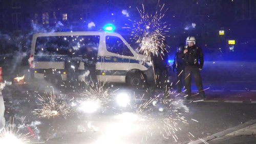Polizei sucht nach Silvester-Randale nach Verdächtigen
