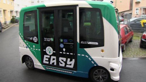 Mobilitätswende: Selbstfahrende Shuttlebusse rollen durch Frankfurt