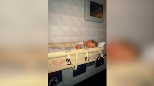 Mutter verrät Reise-Trick: SO kriegen Sie im Flugzeug den besten Platz für Ihr Baby!