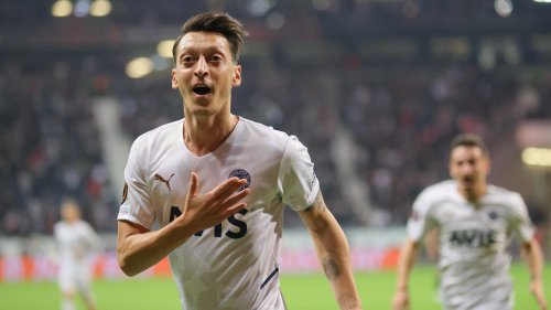 Irres Gerücht! Ex-Nationalspieler Mesut Özil will Fußball-Karriere beenden