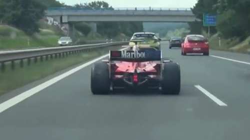 Fährt hier ein Formel-1-Wagen auf der Autobahn? Irres Video aus Tschechien